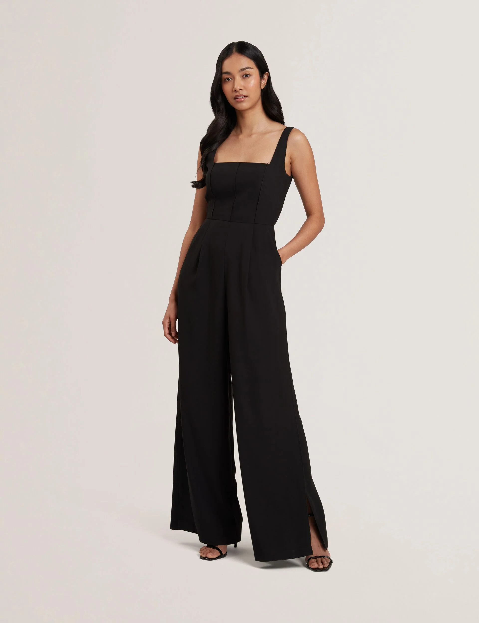 INUJ | BLACK